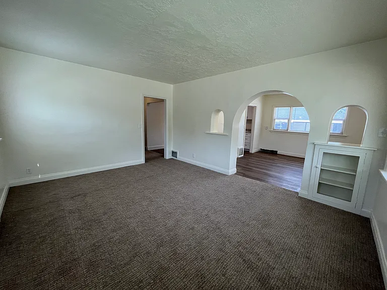 247 N 1100 W — Photo 11