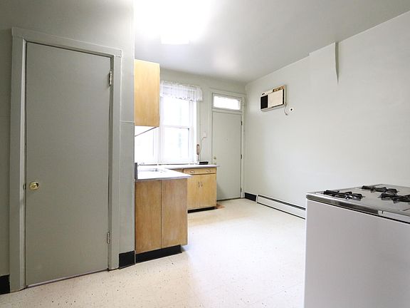 3rd image of 1116 W Polk St #1RB