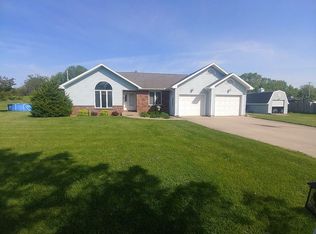 1729 Hilltop Rd, Mount Pleasant, IA 52641