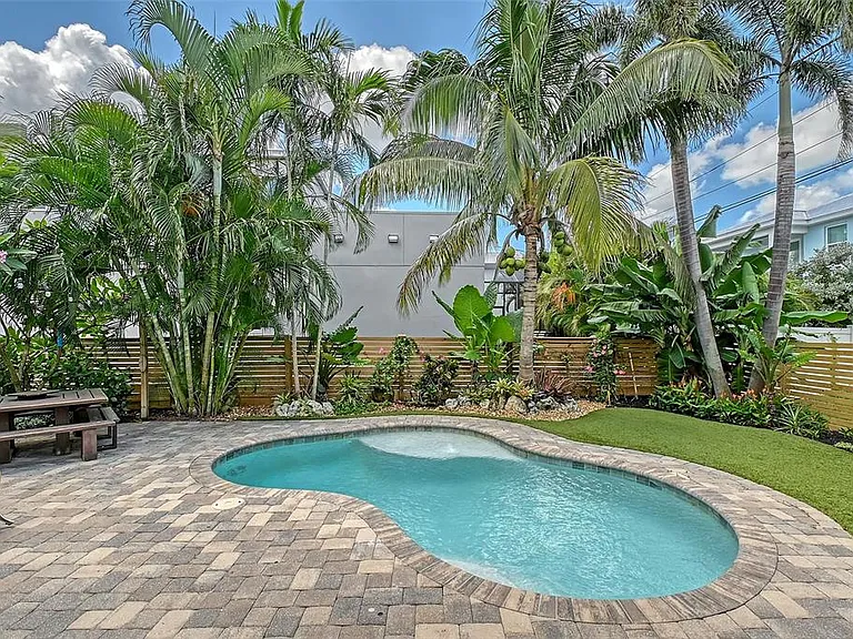 1738 Siesta Dr — Photo 3