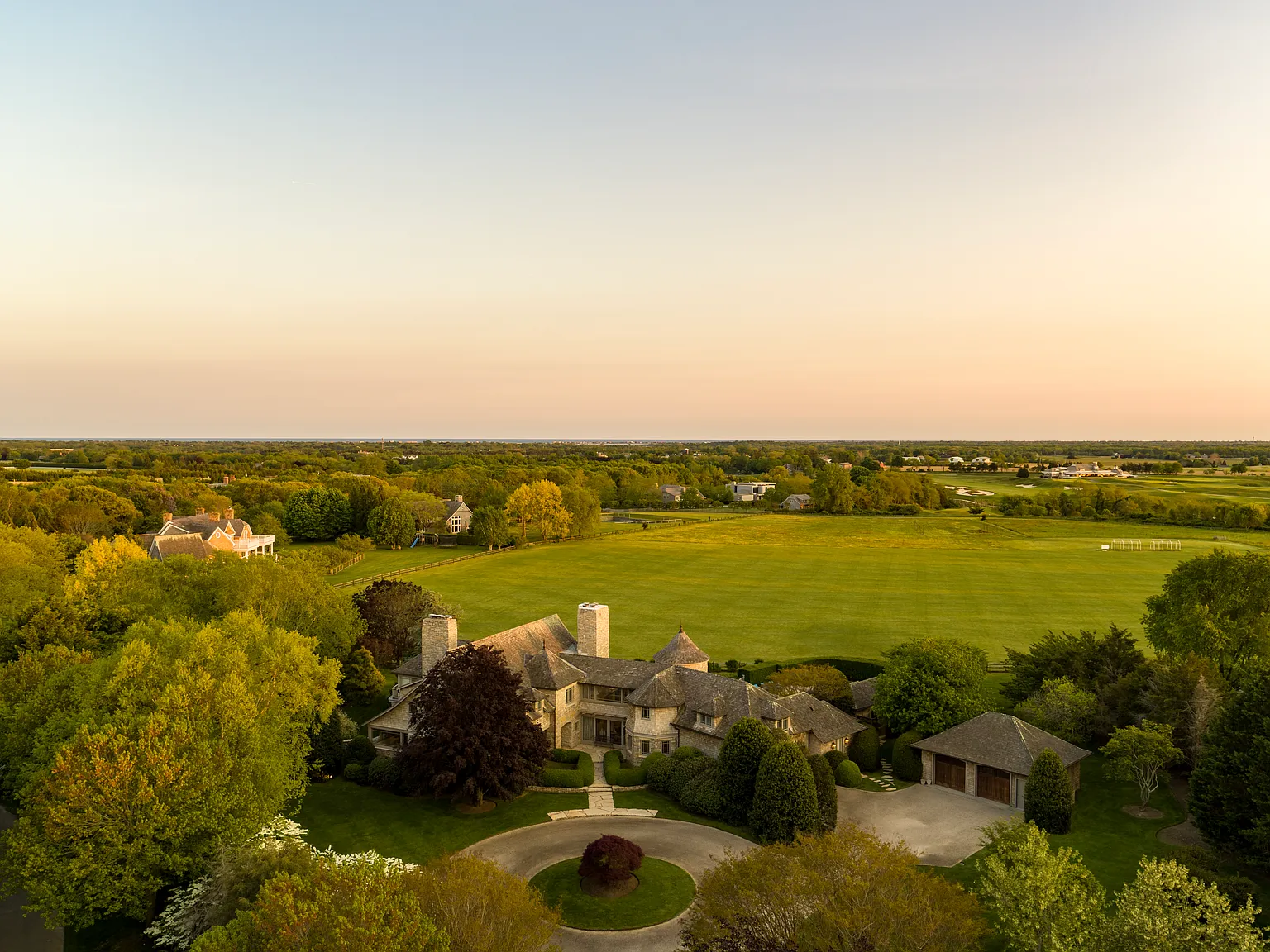 Bridgehampton North Estate with Reserve Views — Photo 2