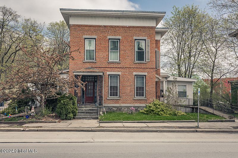 2nd image of 22 Broadway