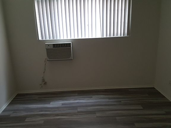 4th image of 1814 Grismer Ave #14