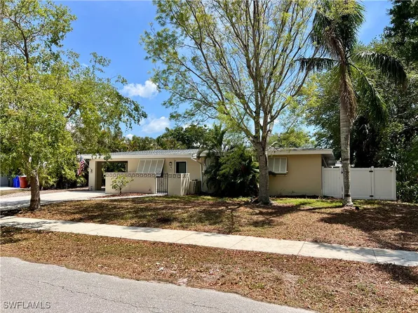 1350 Burtwood Dr, Fort Myers, FL 33901
