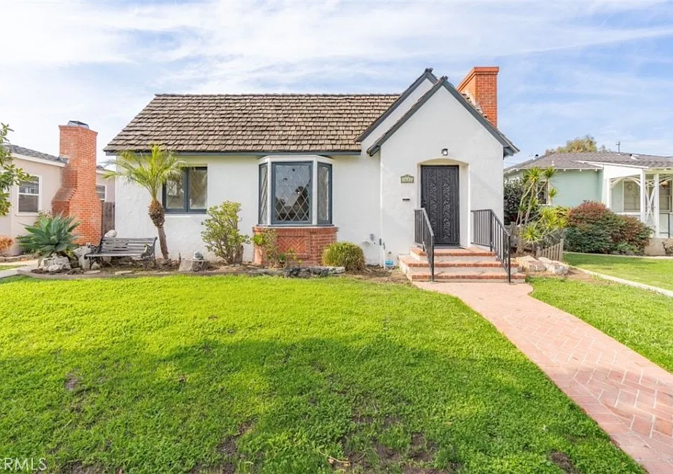 3627 Gardenia Ave