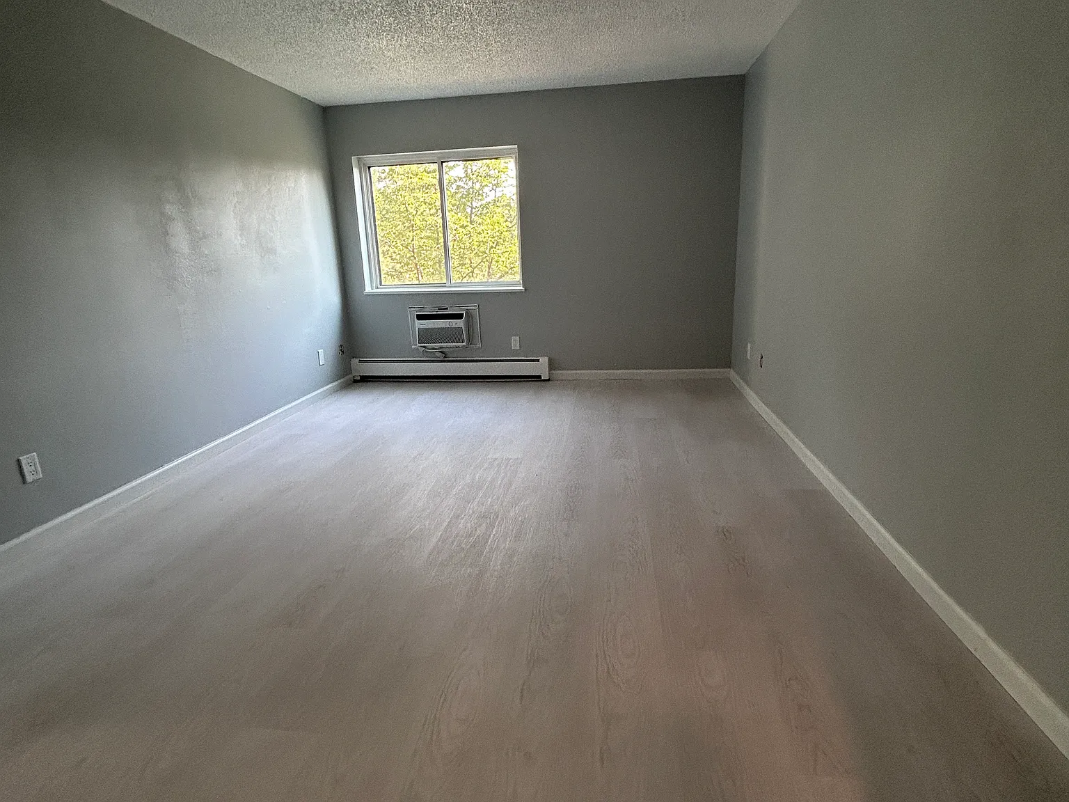 2 bed, 1100 sqft, $1,975 — Photo 3