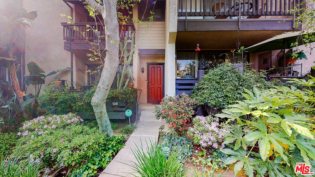 3 bed, 3.0 bath, 1919 sqft, $4,300 — Photo 1
