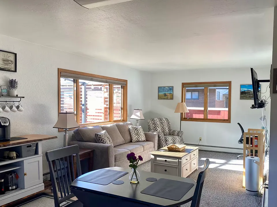 Phillips St