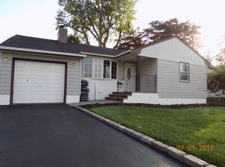 7 Venus Rd, Syosset, NY 11791