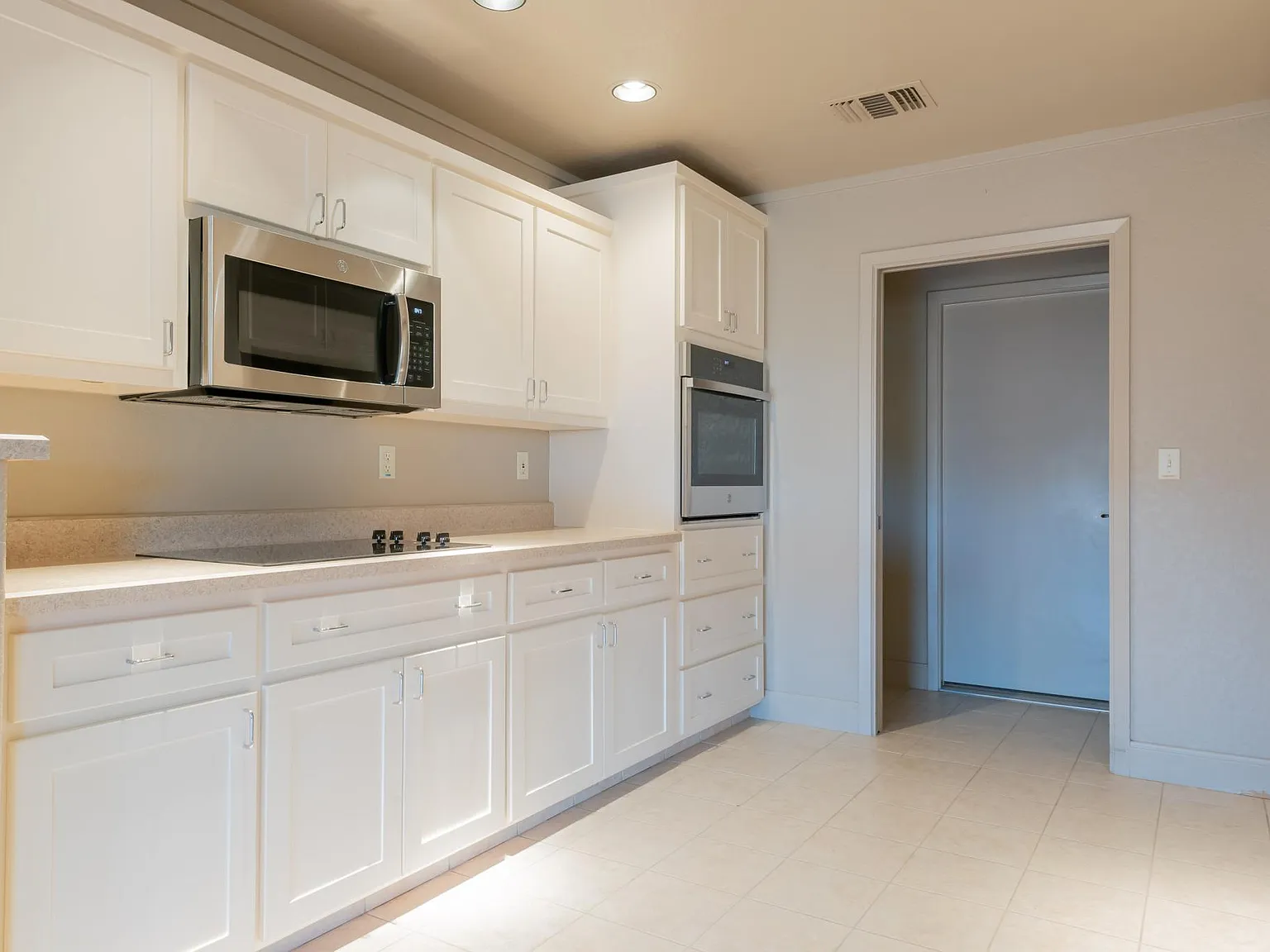 2 bed, 1686 sqft, $2,340 — Photo 3