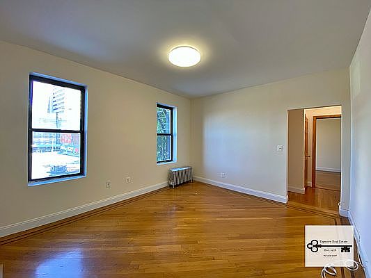 4th image of 78-11 Kew Forest Ln #2EA