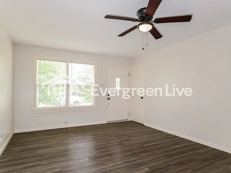 10422 Castle Dr — Photo 6