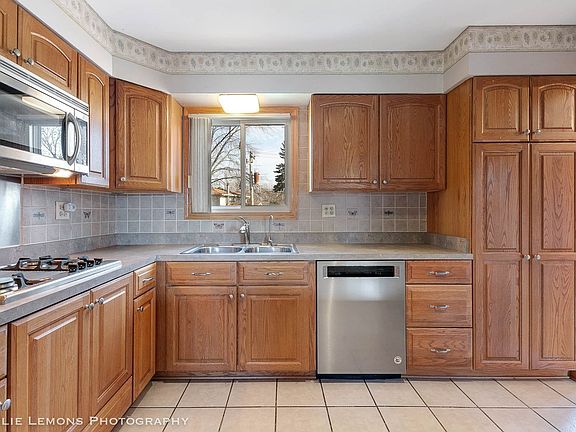 3rd image of 7721 Janes Ave