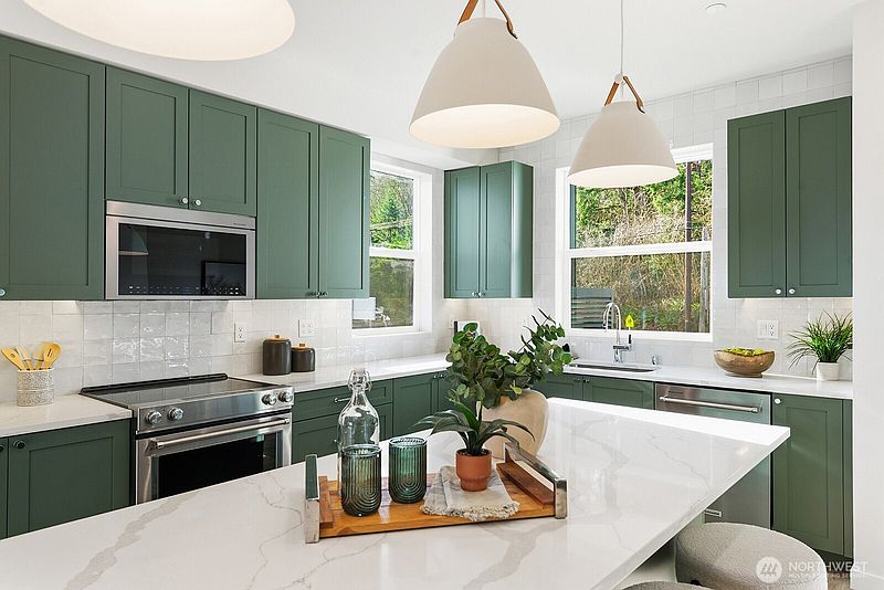 2nd image of 795 7th Avenue NW