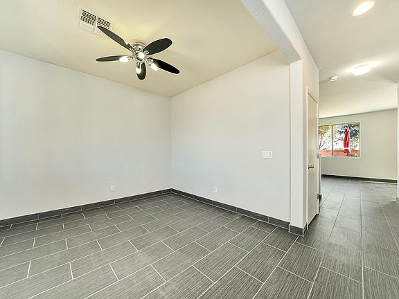 5th image of 34537 N Sabre Dr
