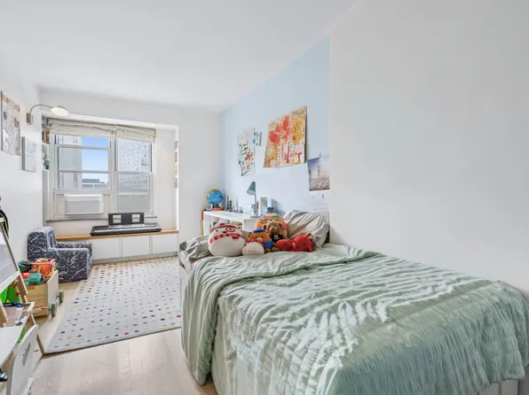 387 Grand Street image 7 of 11