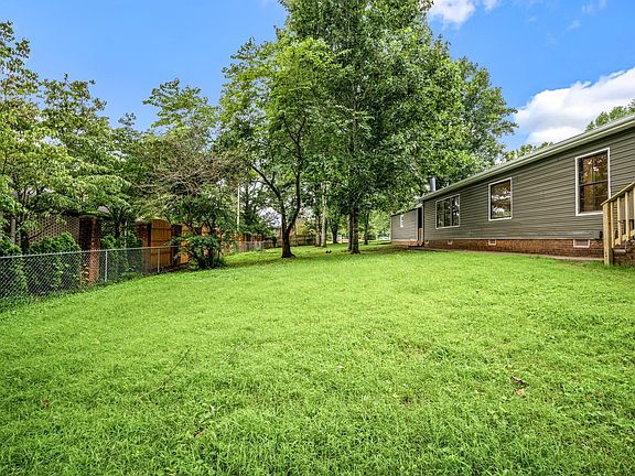 4th image of 1001 Gayle Ln