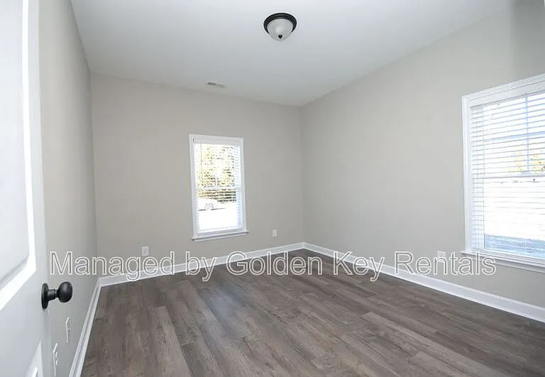 421 S Center St — Photo 10