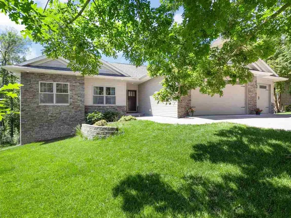 24 Riverview Dr NE, Iowa City, IA 52240