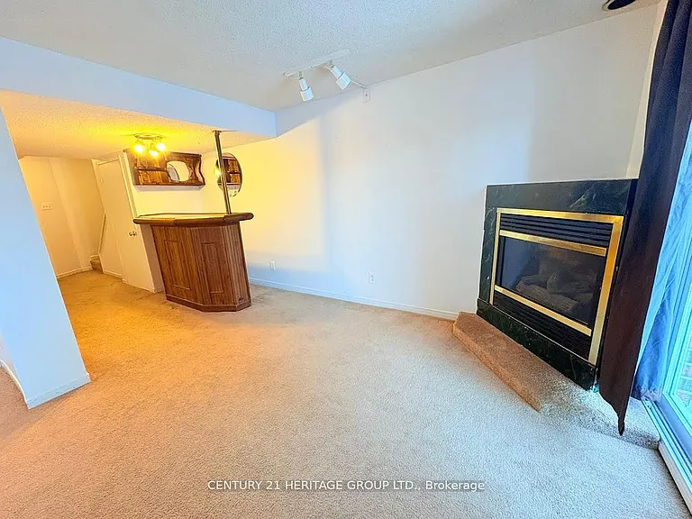 607 Gibney Cres — Photo 21