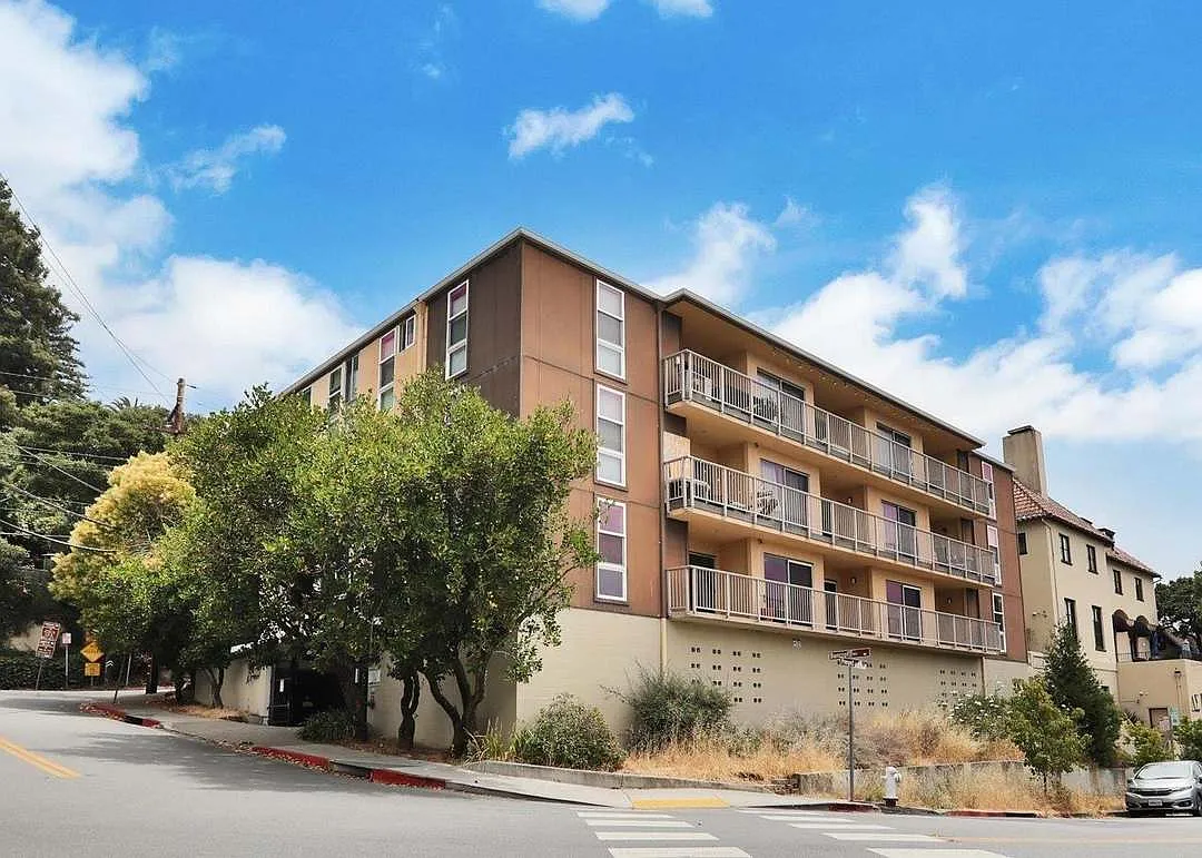 3 bed, 900 sqft, $1,550 — Photo 1