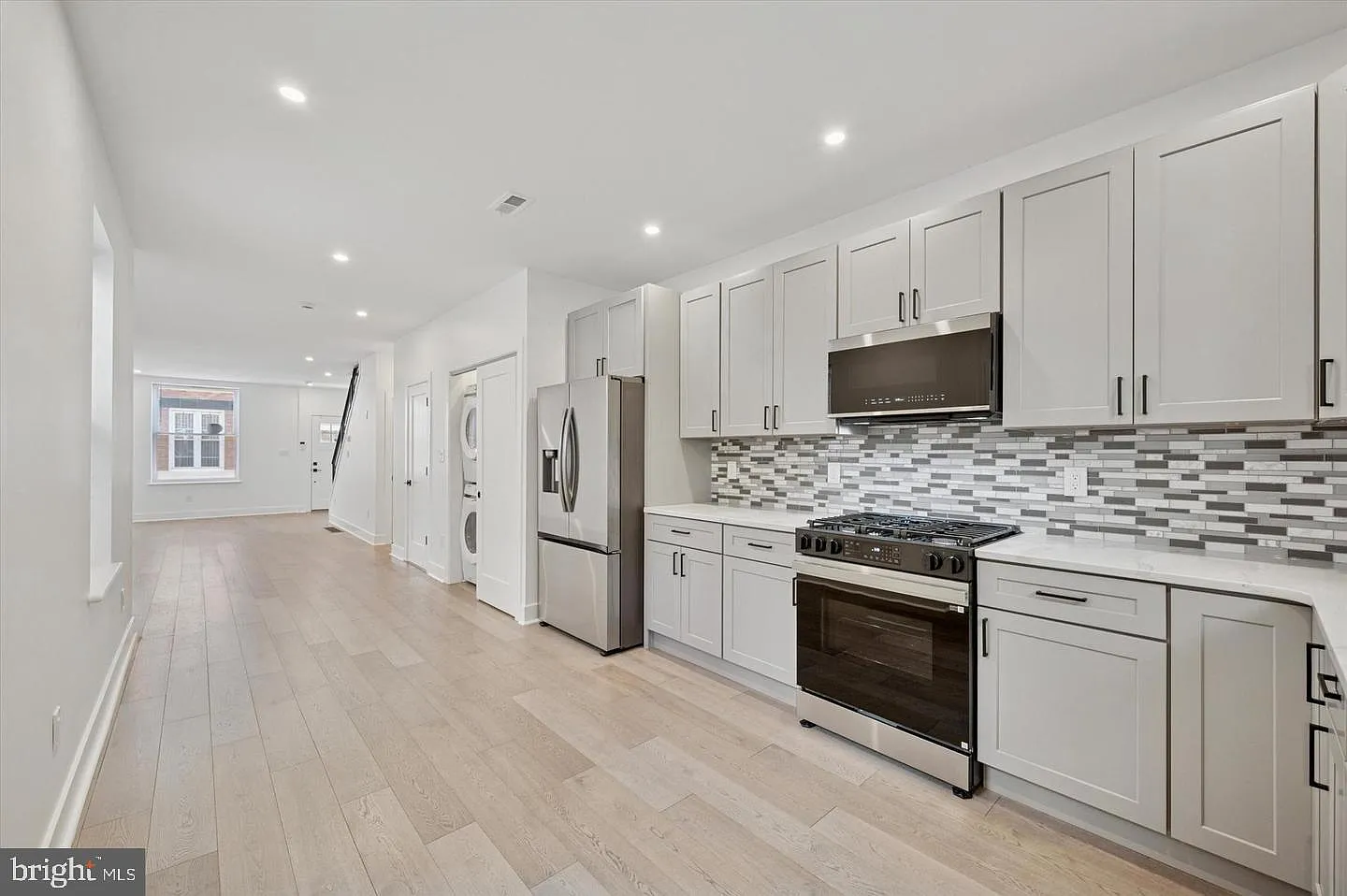 3 bed, 3.0 bath, 1300 sqft, $2,300 — Photo 1