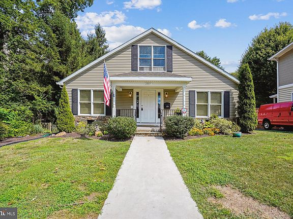 3rd image of 2937 Rosemary Ln