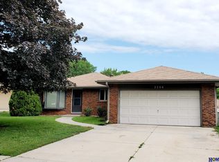 2206 Independence Dr, Lincoln, NE 68521