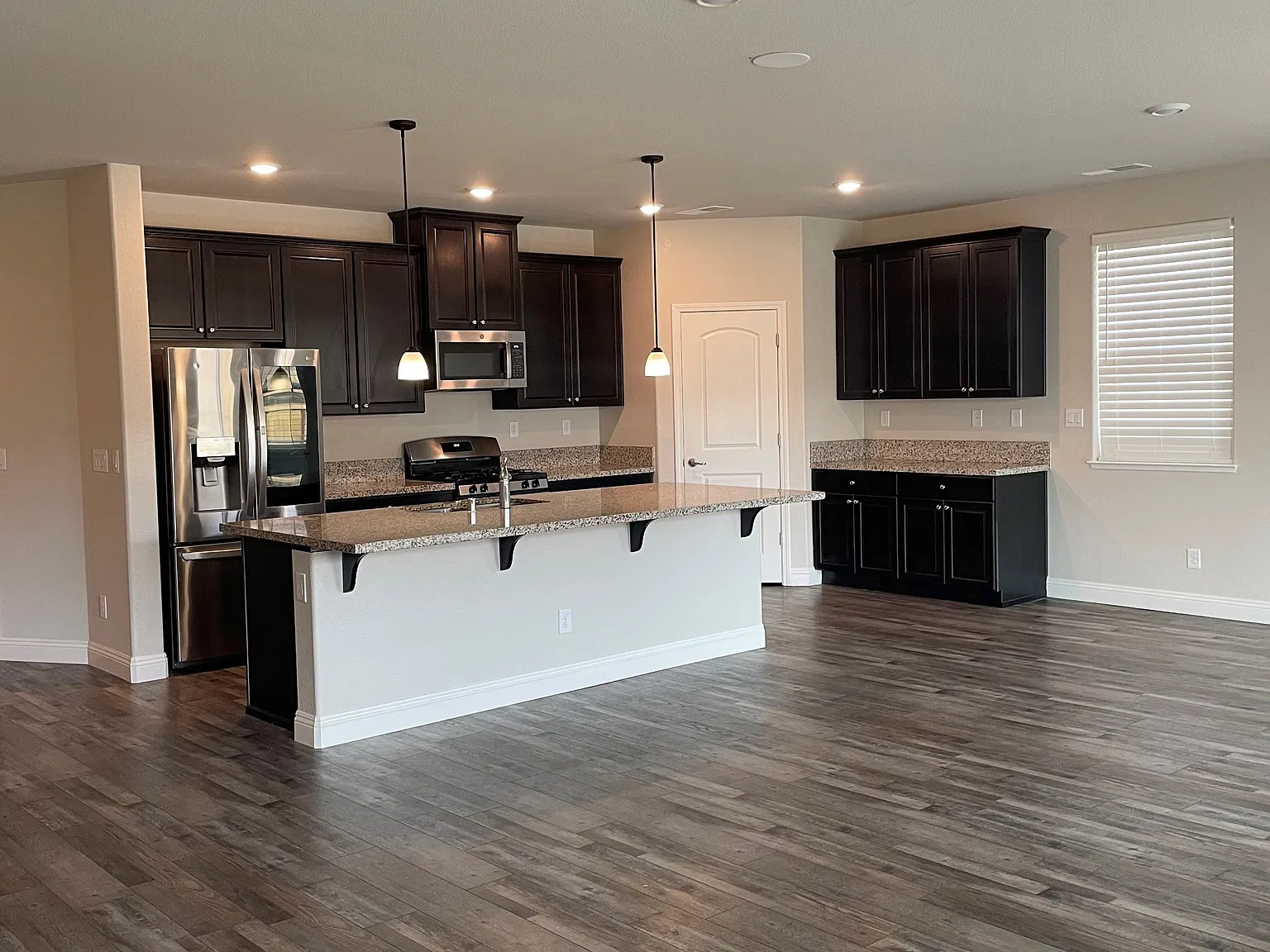 3 bed, 1882 sqft, $2,995 — Photo 3