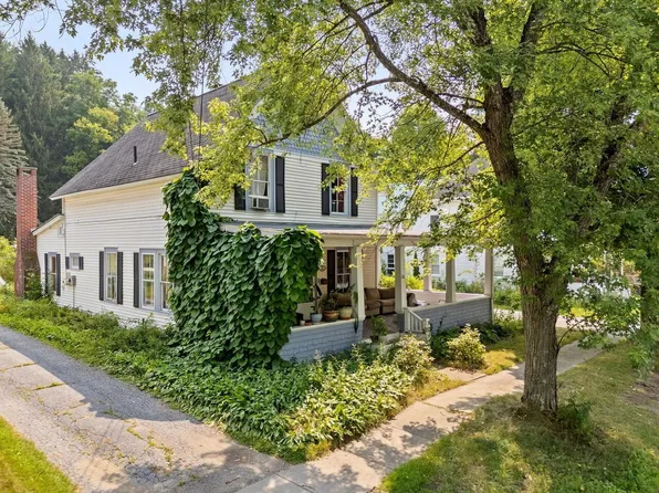 26 Mountain Street, Bristol, VT 05443