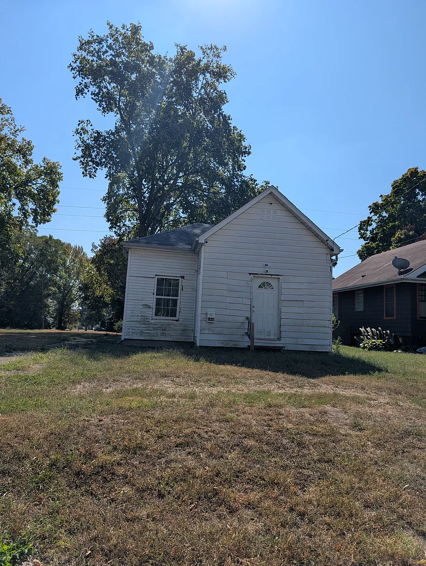 1408 NE Madison Ave photo 1