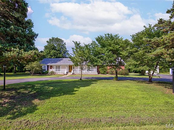 2nd image of 40 Alesia Dr