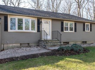 16 Top View Dr, Weatogue, CT 06089