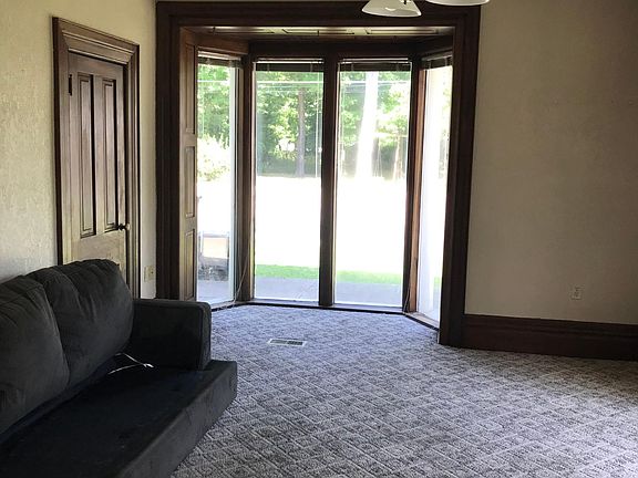3rd image of 101 Riverdale St APT 2