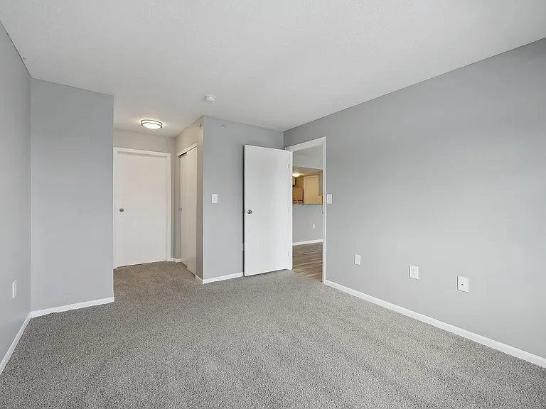 Somerset Place Apartments — Photo 62