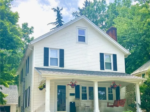 31 Olive St, Chagrin Falls, OH 44022