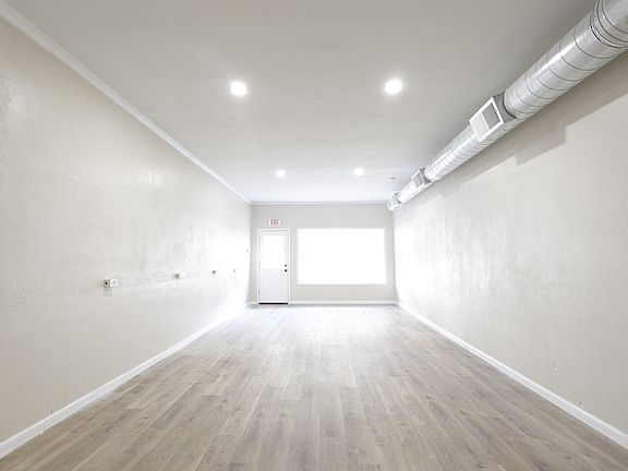 3rd image of 414 N Market St Unit 1