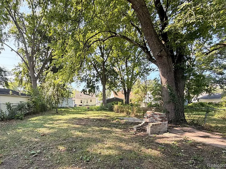 26225 Hopkins St — Photo 8
