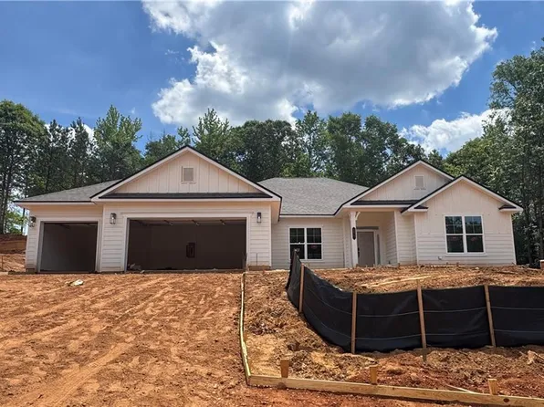 277 Blackberry Ct, Pendergrass, GA 30567