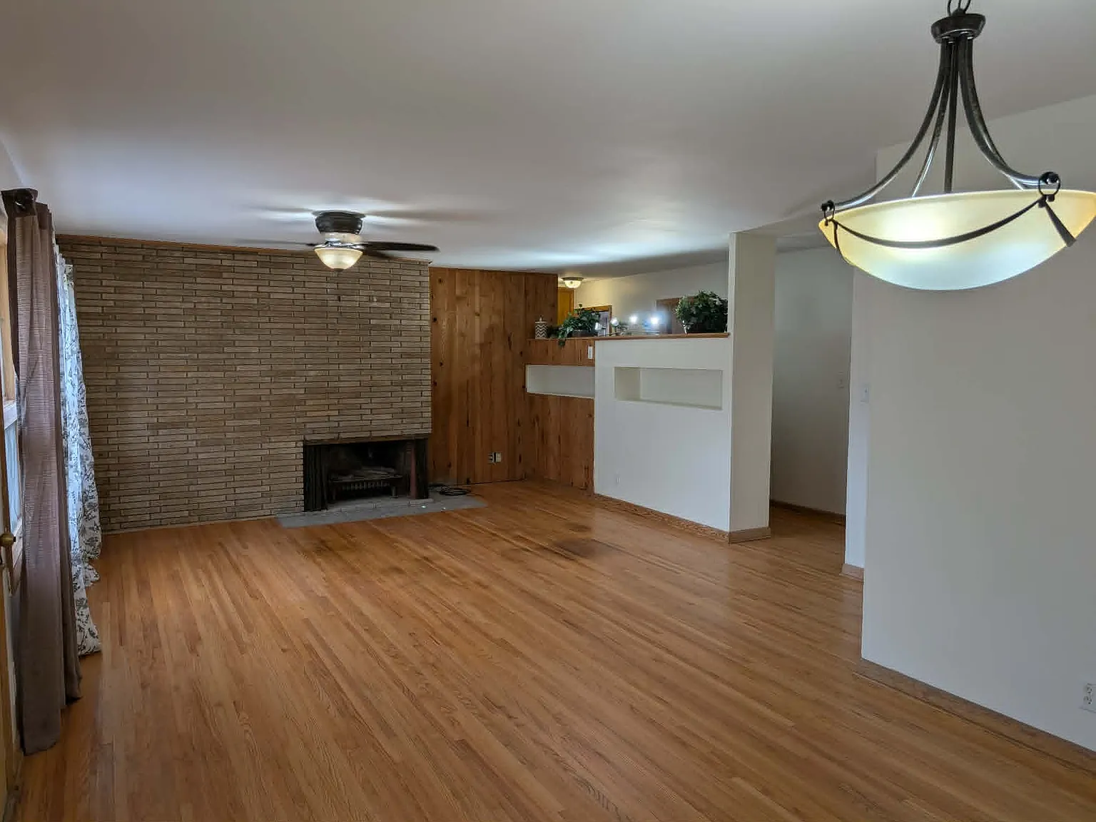 3 bed, 1.5 bath, 1360 sqft, $1,375 — Photo 3
