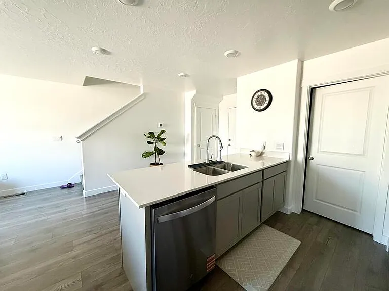 38 N Northshore Dr #N — Photo 3