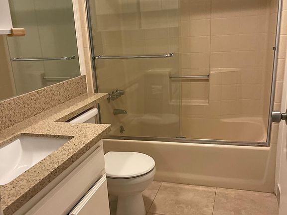 5th image of 4942 Maplewood Ave APT 103