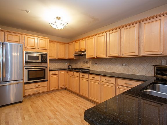 2nd image of 2140 Yale Cir #0