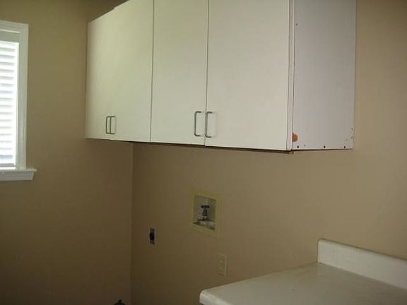 4th image of 117 Overseas Ave