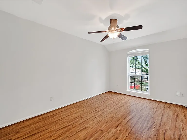500 N Post Oak Ln — Photo 25