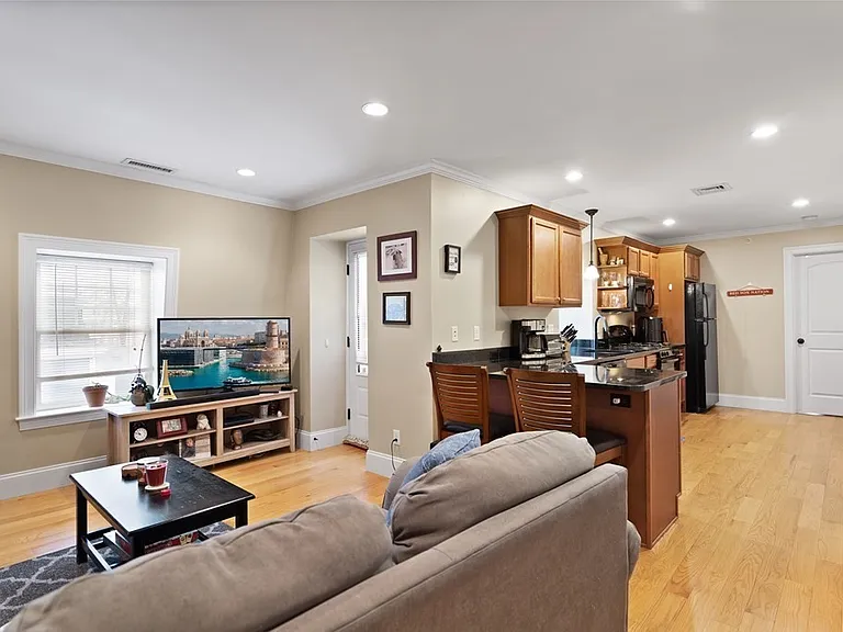 75 Pine St #31 — Photo 5
