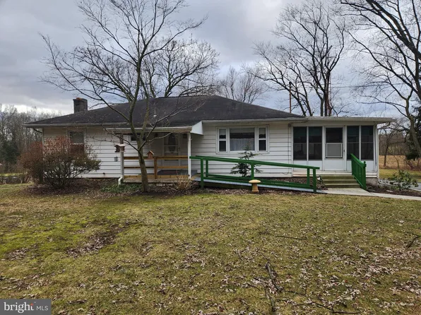 2371 Hillsdale Rd, Middletown, PA 17057