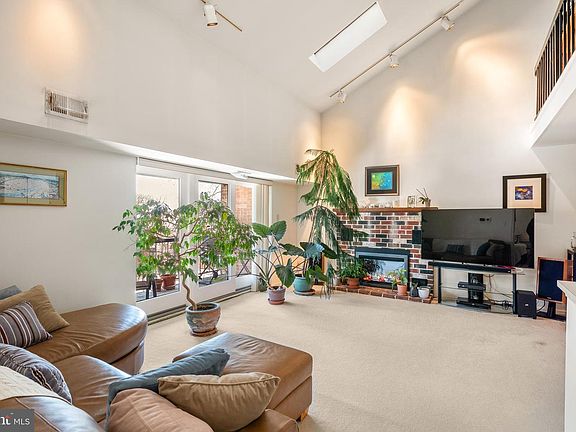 5th image of 1323 Eagles Ridge Dr