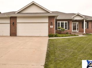 9319 Park View Blvd, La Vista, NE 68128