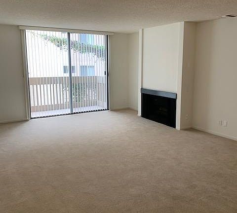 4th image of 1414 Greenfield Ave APT 105